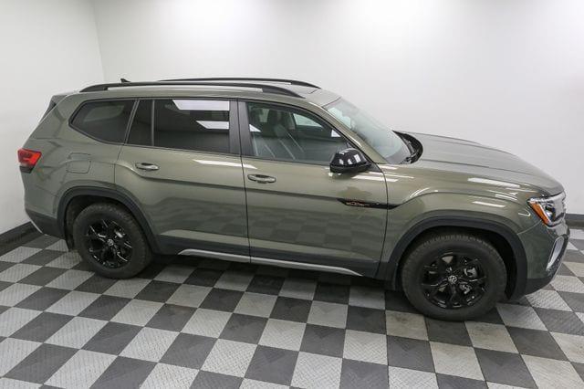 new 2025 Volkswagen Atlas car, priced at $45,062