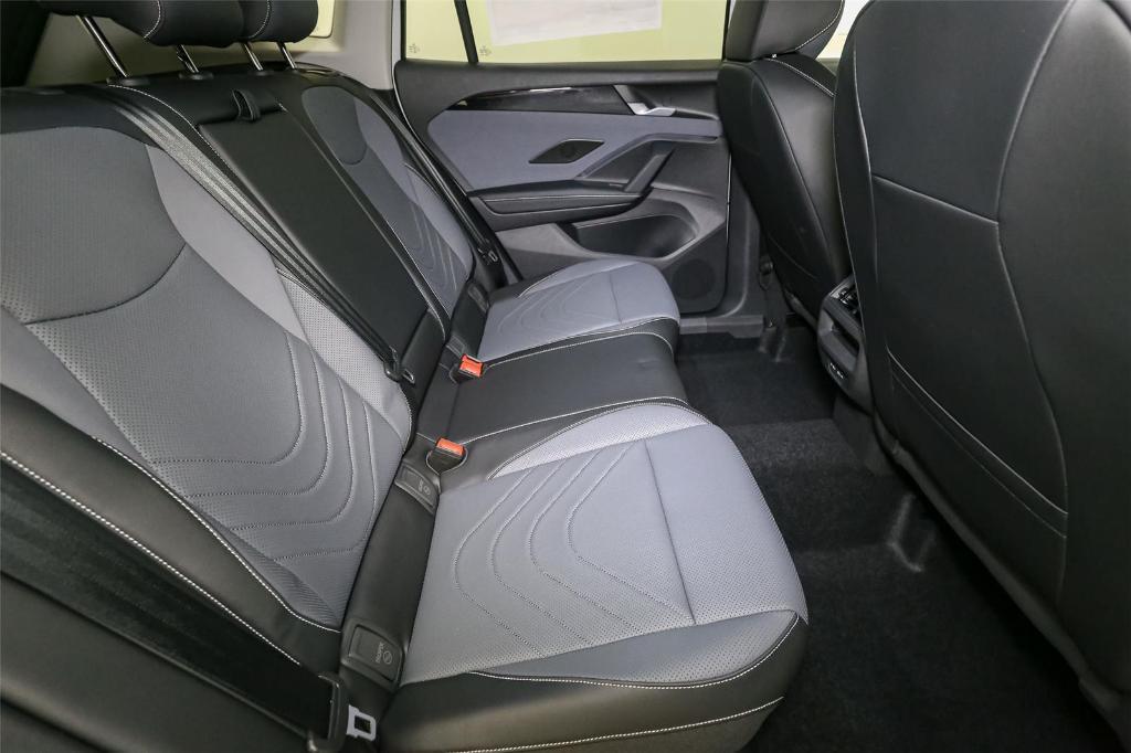 new 2025 Volkswagen Tiguan car, priced at $33,706