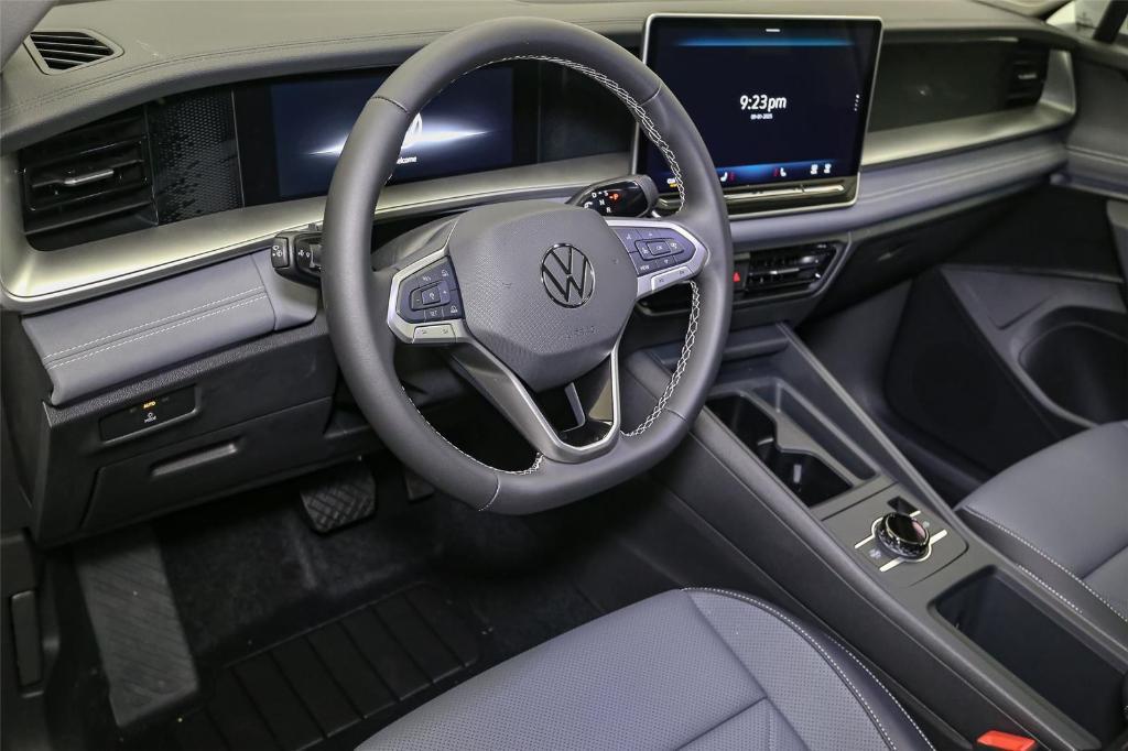 new 2025 Volkswagen Tiguan car, priced at $33,706
