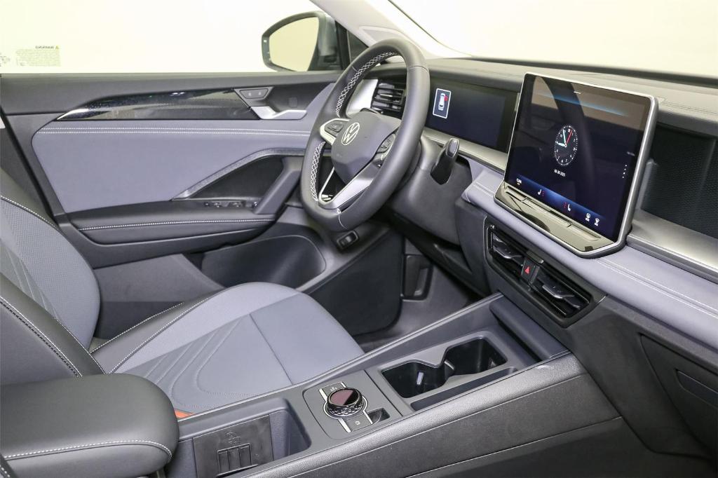 new 2025 Volkswagen Tiguan car, priced at $34,775