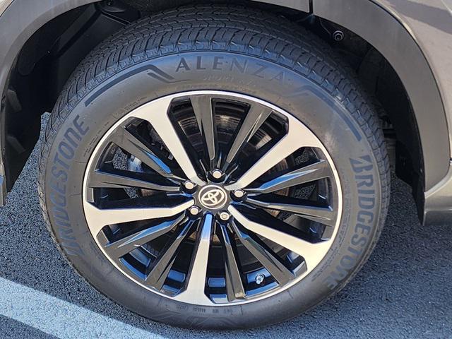 used 2022 Toyota Highlander car, priced at $39,499