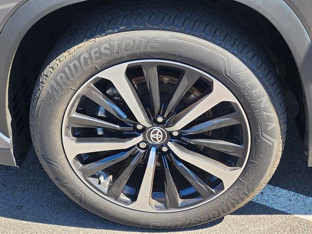 used 2022 Toyota Highlander car, priced at $39,499