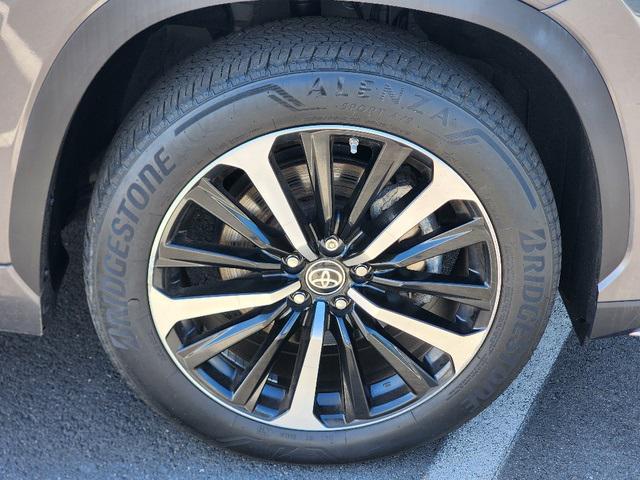 used 2022 Toyota Highlander car, priced at $39,499