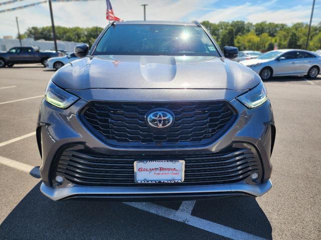 used 2022 Toyota Highlander car, priced at $39,499