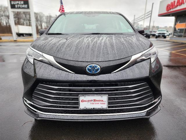 used 2022 Toyota Sienna car, priced at $48,999