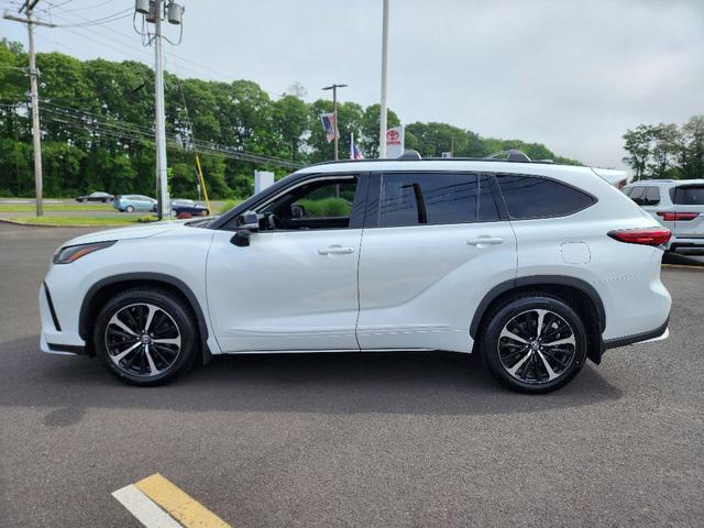 used 2022 Toyota Highlander car, priced at $35,999