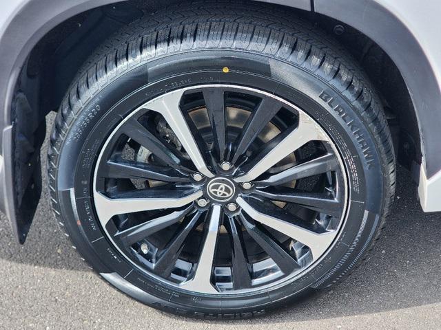 used 2022 Toyota Highlander car, priced at $35,999