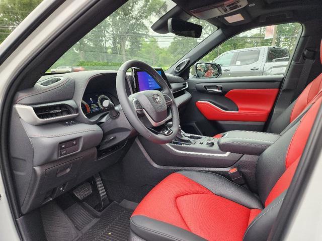 new 2025 Toyota Highlander car, priced at $50,453