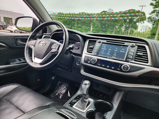 used 2015 Toyota Highlander car, priced at $24,499