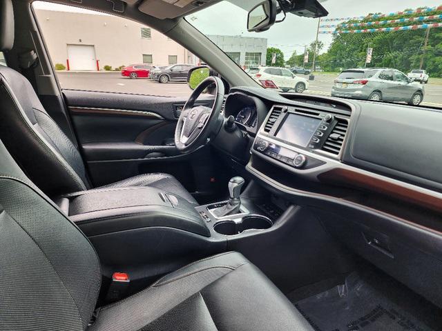 used 2015 Toyota Highlander car, priced at $24,499