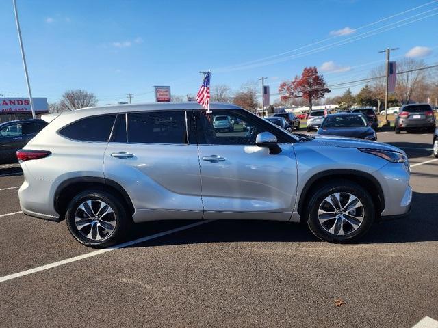 used 2022 Toyota Highlander car, priced at $34,499