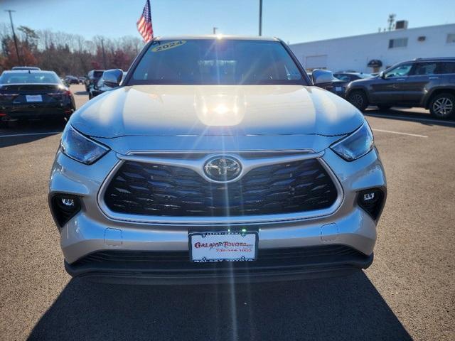 used 2024 Toyota Highlander car, priced at $41,999