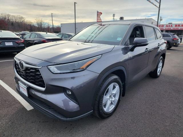 used 2022 Toyota Highlander car, priced at $34,999