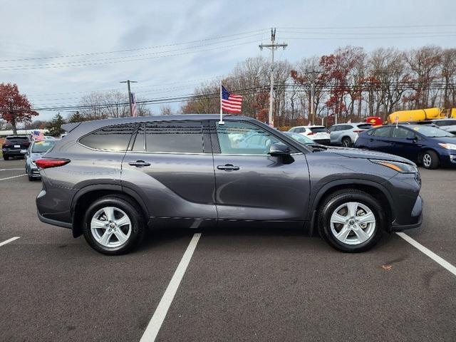 used 2022 Toyota Highlander car, priced at $34,999