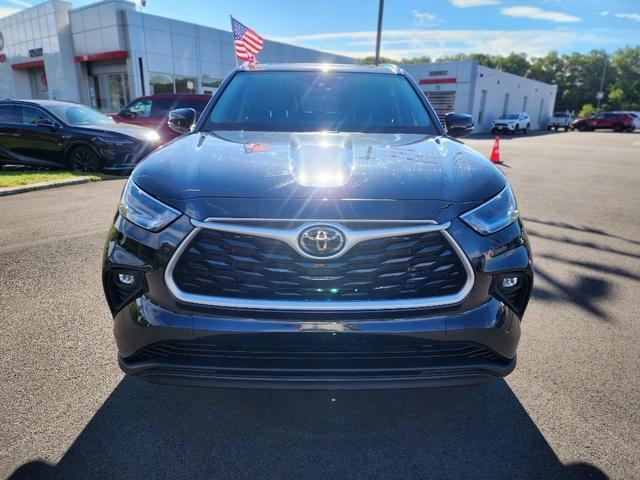 used 2021 Toyota Highlander car, priced at $29,999