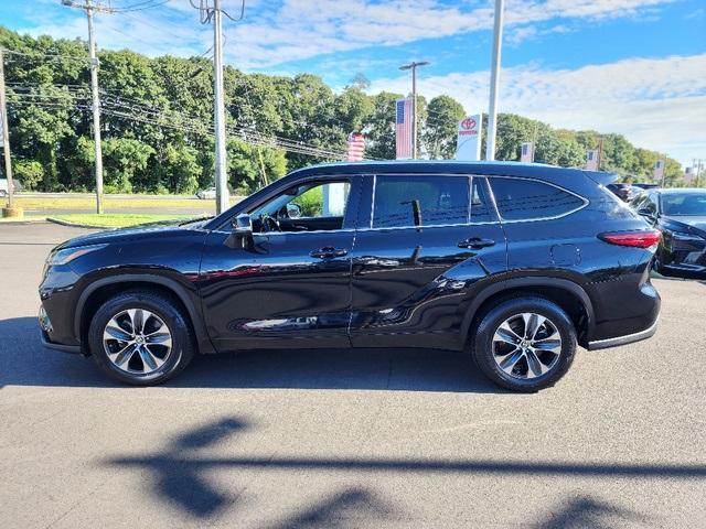 used 2021 Toyota Highlander car, priced at $29,999