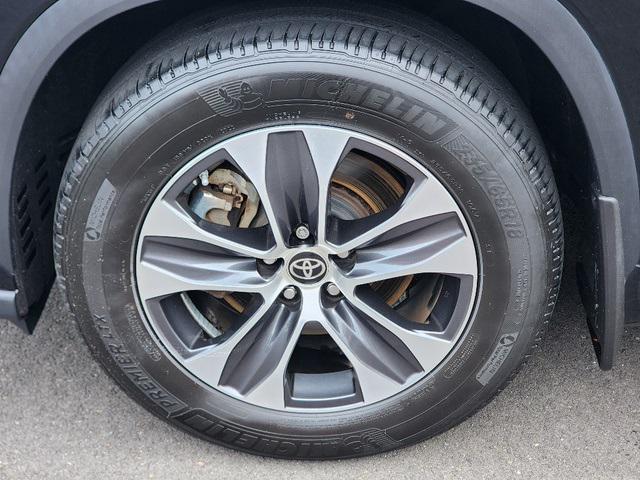 used 2022 Toyota Highlander car, priced at $41,916