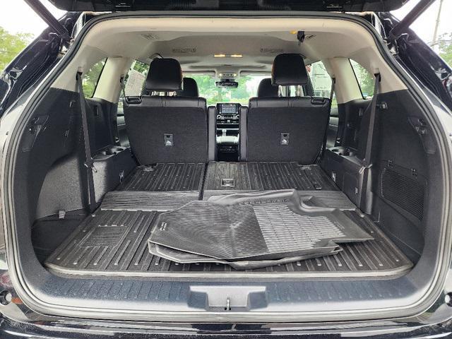 used 2022 Toyota Highlander car, priced at $41,916