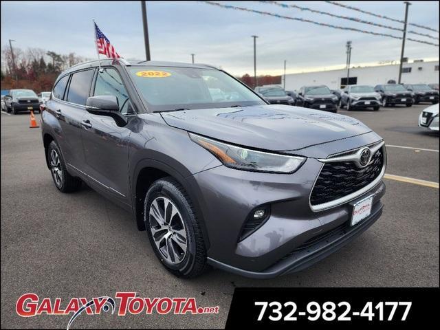 used 2022 Toyota Highlander car, priced at $36,999