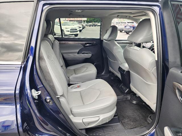 used 2022 Toyota Highlander car, priced at $37,499