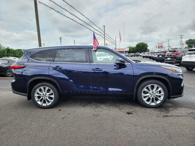 used 2022 Toyota Highlander car, priced at $37,499
