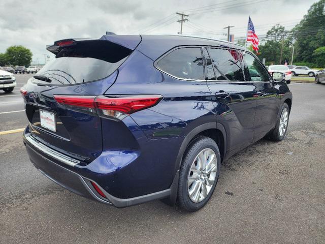 used 2022 Toyota Highlander car, priced at $37,499