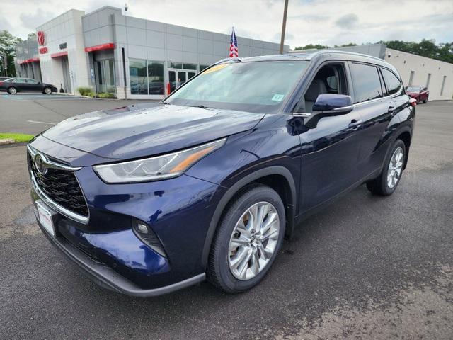 used 2022 Toyota Highlander car, priced at $37,499