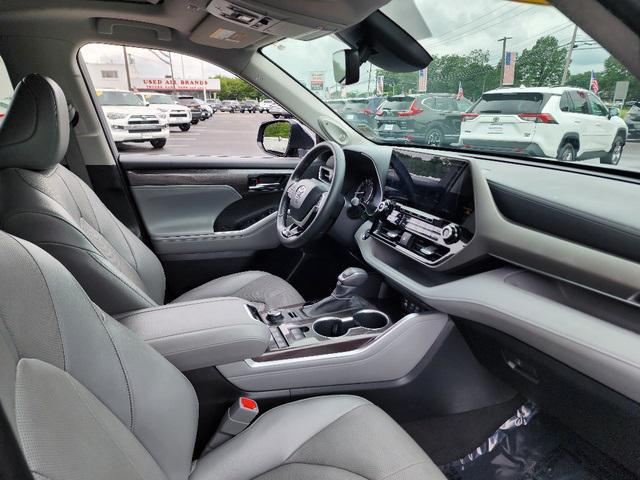 used 2022 Toyota Highlander car, priced at $37,499