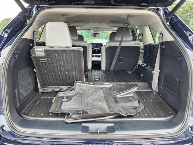 used 2022 Toyota Highlander car, priced at $37,499