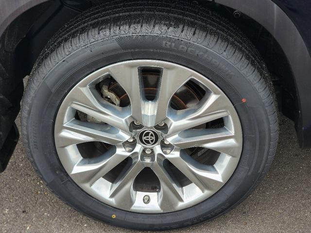 used 2022 Toyota Highlander car, priced at $37,499