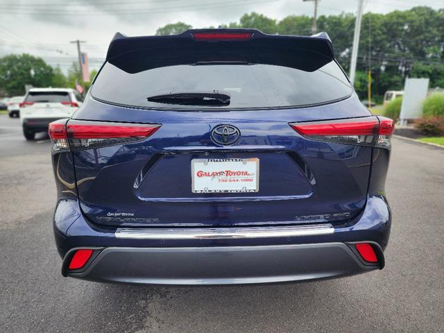 used 2022 Toyota Highlander car, priced at $37,499