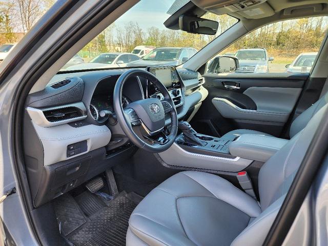 used 2021 Toyota Highlander car, priced at $36,999
