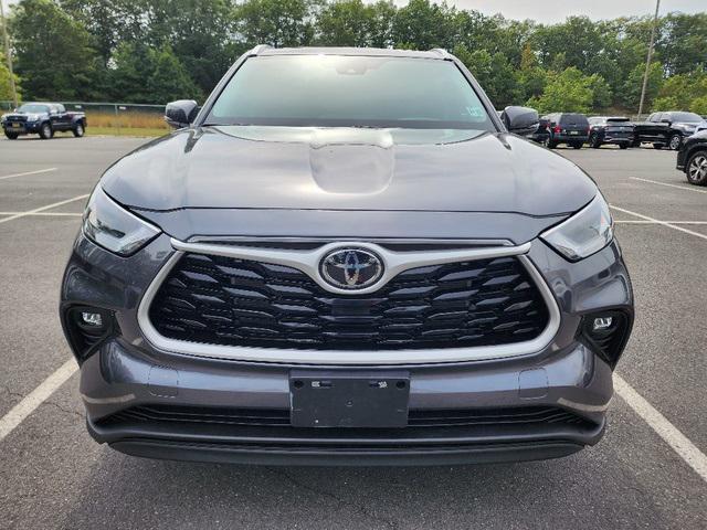 used 2024 Toyota Highlander car, priced at $42,999