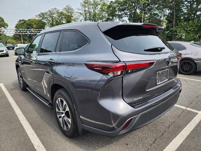 used 2024 Toyota Highlander car, priced at $42,999