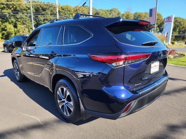 used 2021 Toyota Highlander Hybrid car, priced at $28,999