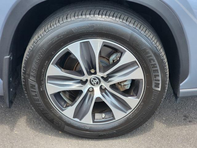used 2023 Toyota Highlander car, priced at $38,999