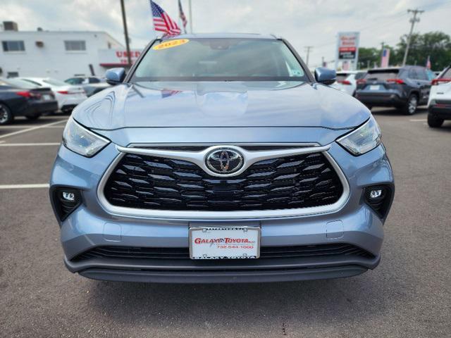 used 2023 Toyota Highlander car, priced at $38,999