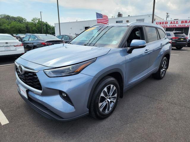 used 2023 Toyota Highlander car, priced at $38,999