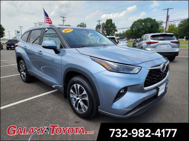 used 2023 Toyota Highlander car, priced at $38,999