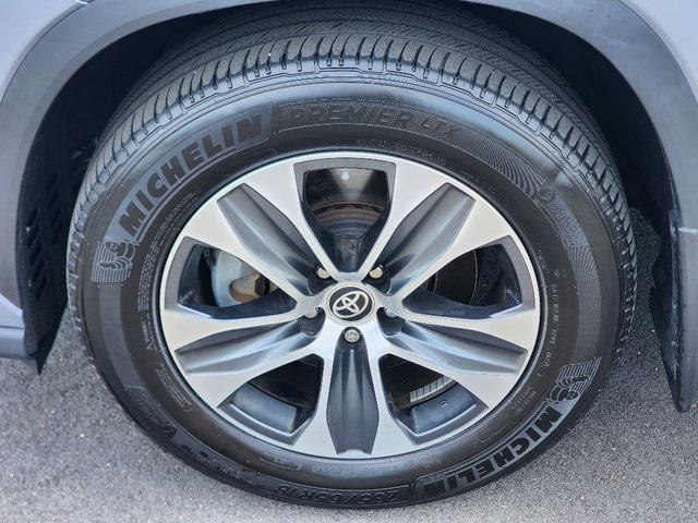 used 2023 Toyota Highlander car, priced at $38,999