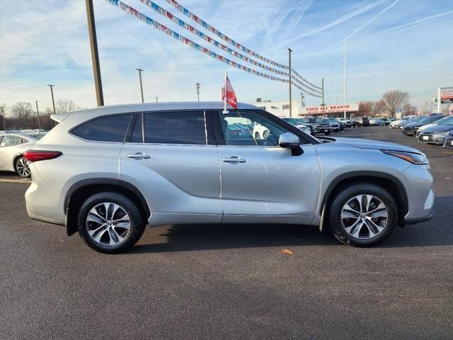 used 2022 Toyota Highlander car, priced at $35,717