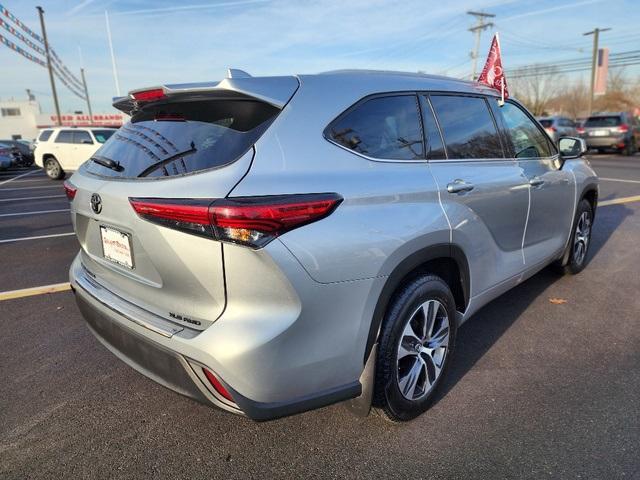 used 2022 Toyota Highlander car, priced at $35,717