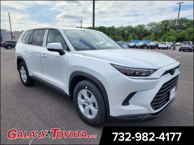 new 2025 Toyota Highlander car, priced at $45,112