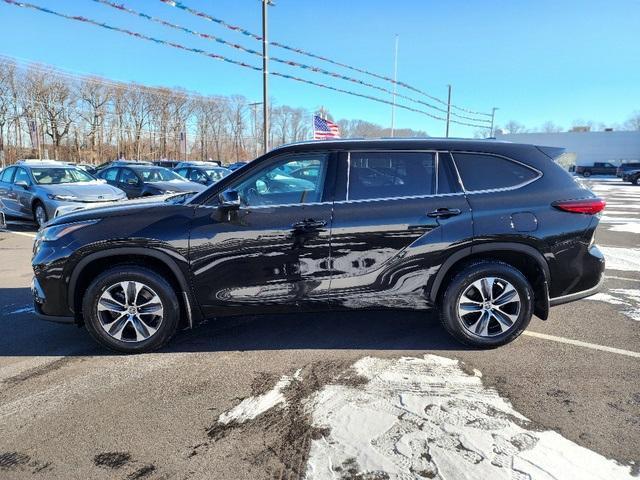 used 2021 Toyota Highlander car, priced at $34,499