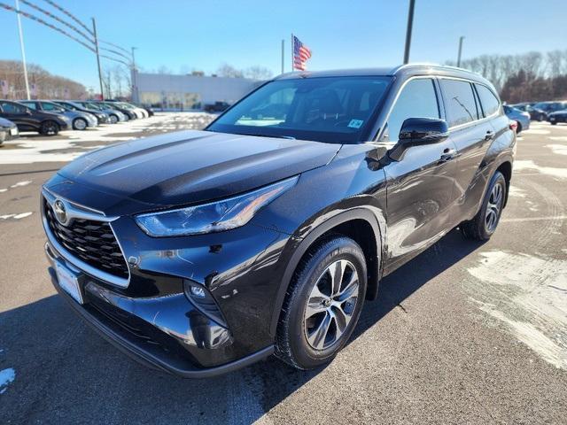 used 2021 Toyota Highlander car, priced at $34,499