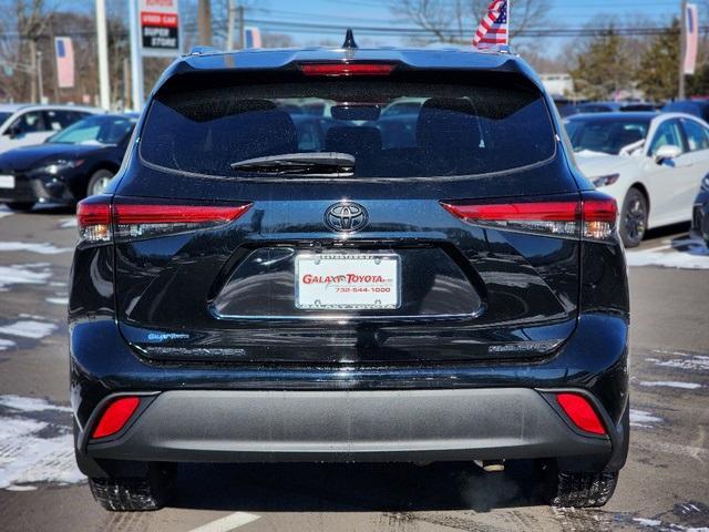 used 2021 Toyota Highlander car, priced at $34,499