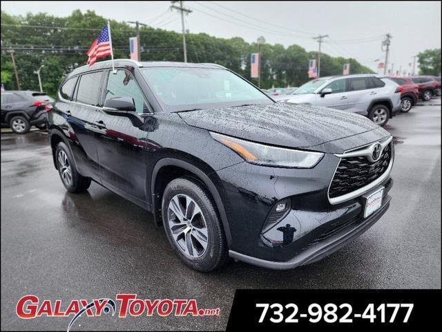 used 2022 Toyota Highlander car, priced at $37,999