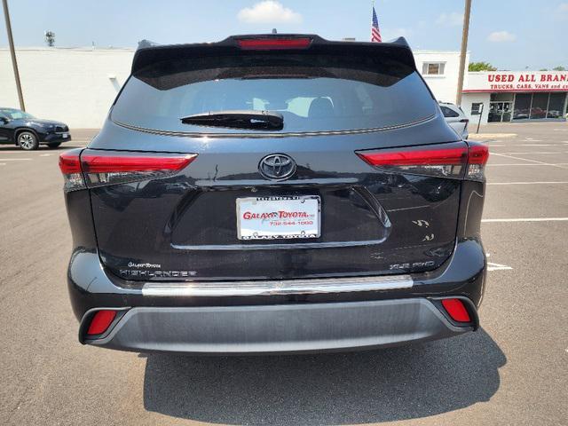 used 2022 Toyota Highlander car, priced at $37,999