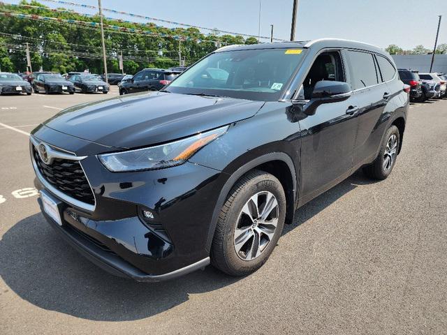 used 2022 Toyota Highlander car, priced at $37,999