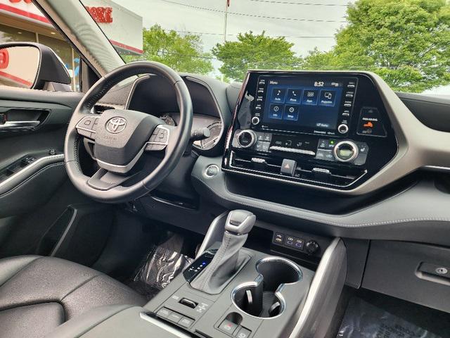 used 2022 Toyota Highlander car, priced at $37,779